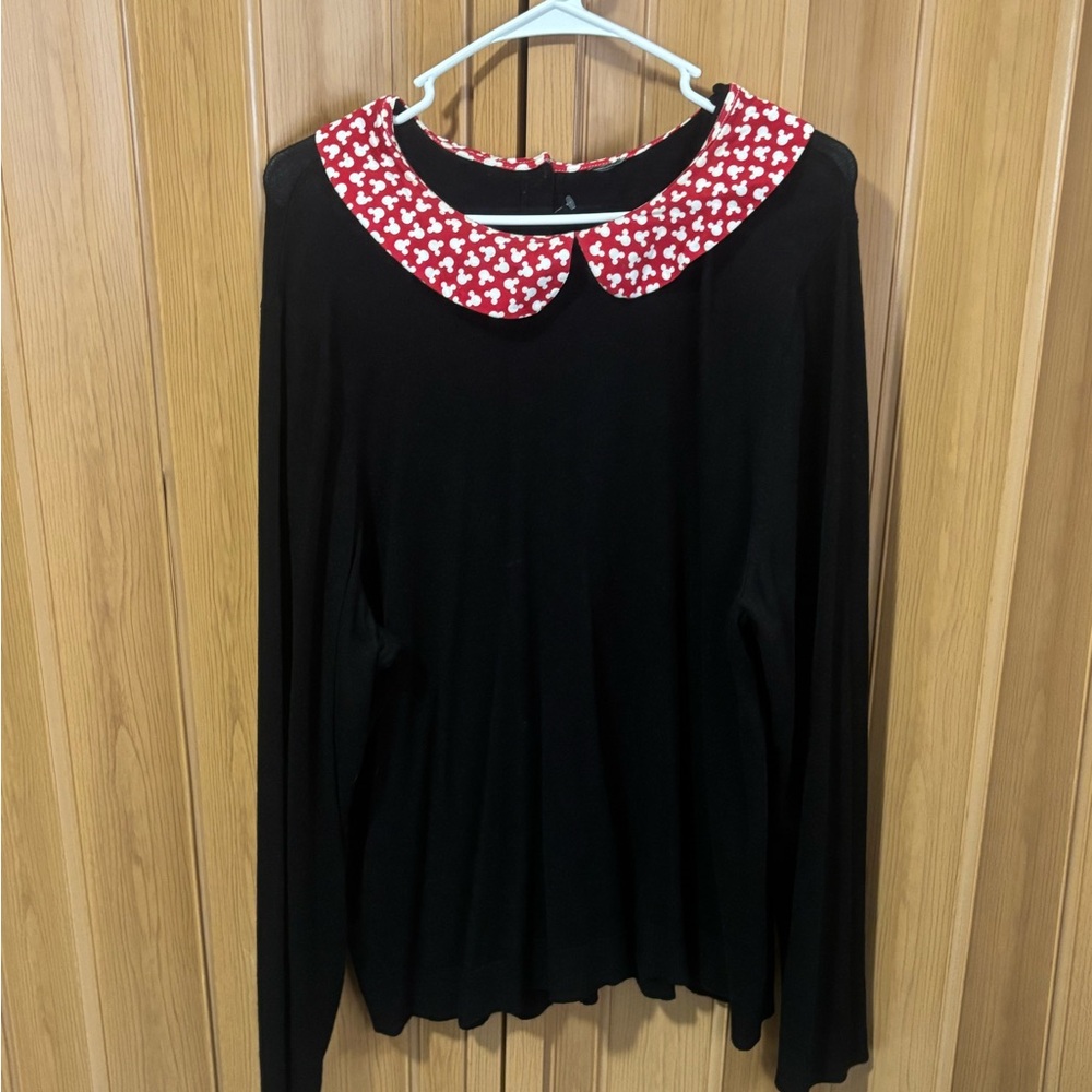 Black Top with Red Collar
